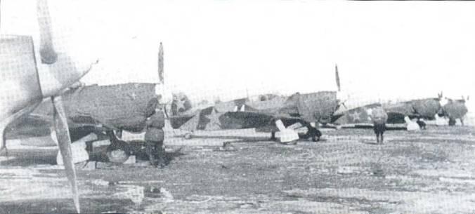 Як71 29 ГИАП на аэродроме Углово под Ленинградом конец 1942 года Капоты - фото 12