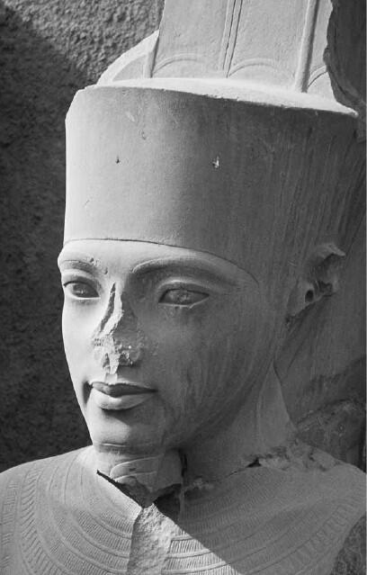 Тутанхамон в образе бога Амона Храм АмонаРа в Карнаке На протяжении многих - фото 1