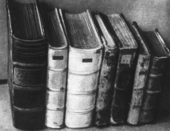 Часть старинных книг XV века спасенных в блокаду работниками библиотеки - фото 57