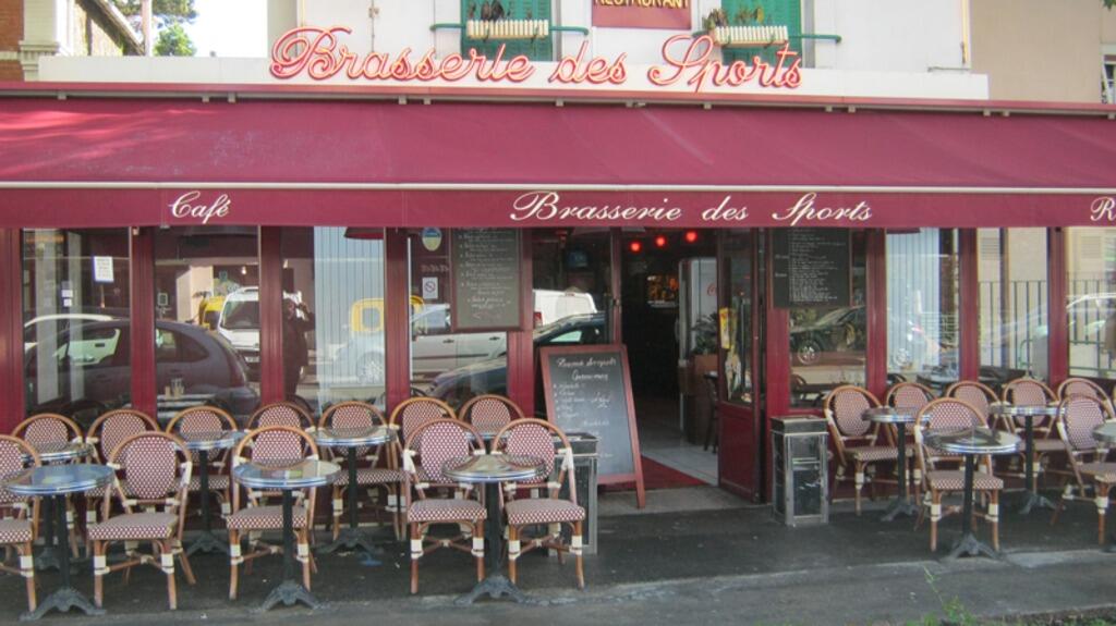 Парижское брассри Кафе меньшее по размеру и ассортименту блюд заведение в - фото 9