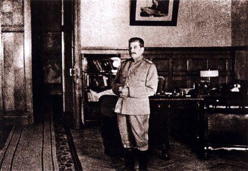 Сталин Москва ноябрь 1944 г Весной 1943 г утвержденный Сталиным замысел - фото 19