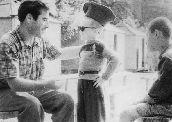 Алил Давыдов беседует с сыном Булача Имадутдиновича Беседу внимательно слушает - фото 3