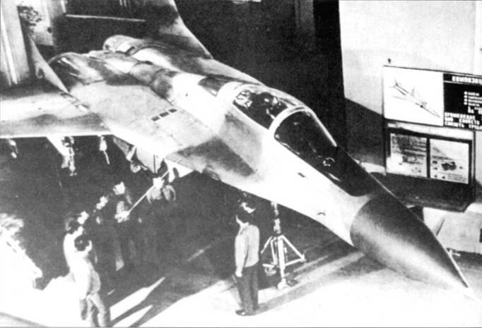 Один из предсерийных самолетов МиГ29 использовался в качестве наглядного - фото 12