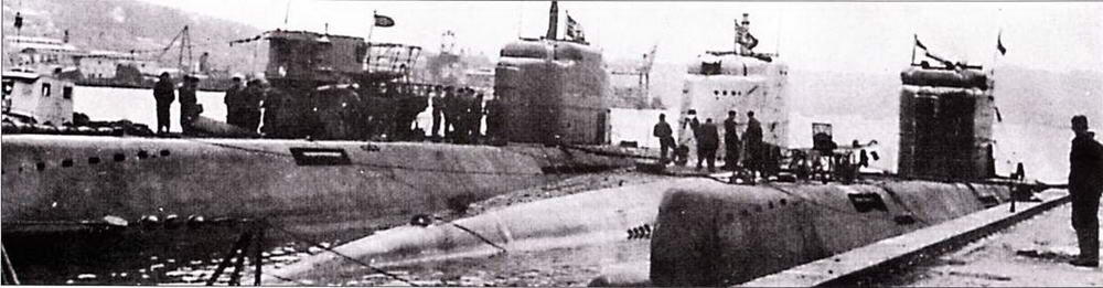 U 2501 в мае 1945 г перед бункером Эльба 2 построенным для подводных лодок - фото 1