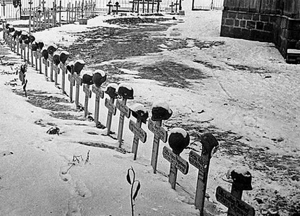 Солдатское кладбище немцев в селе под Сталинградом 10 ноября 1942 г - фото 41
