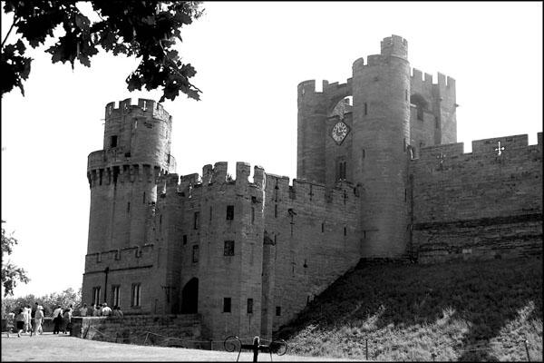 Уорикский замок в Англии Следующий Томас де Бьючамп 12й граф Уорик снова - фото 2