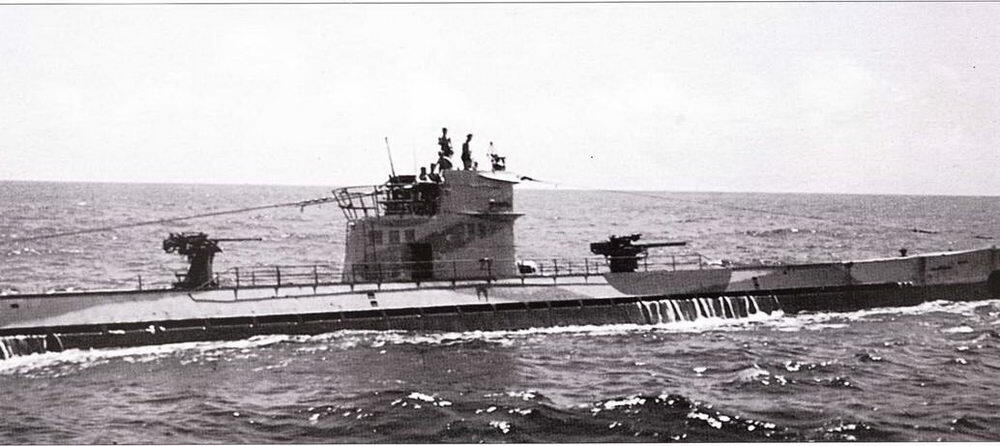 U 160 19 апреля 1943 г в Центральной Атлантике во время встречи с U 177 для - фото 1