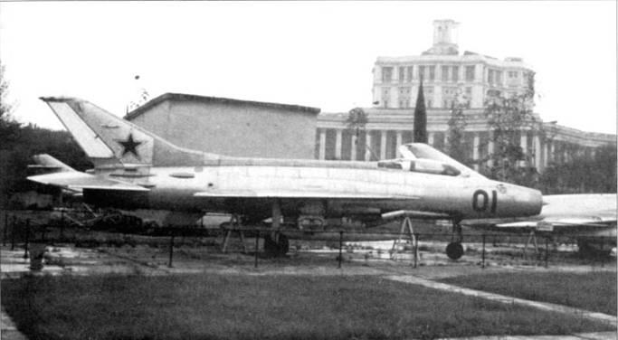 МиГ21Ф13 ВВС Советского Союза в экспозиции Центрального музея вооруженных сил - фото 21
