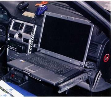 Современные машины ДПС имеют специально оборудованное место для работы с - фото 15