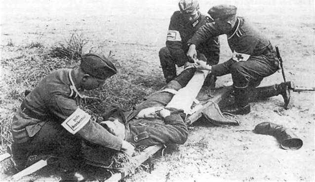 Германия 1939 г Унтерофицер медицинских войск у него на рукаве повязка с - фото 9