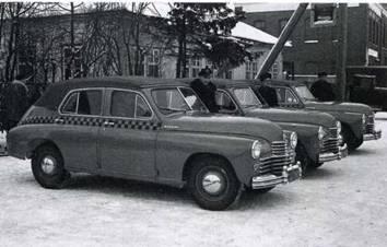 1951 Кроме автомобилей с закрытым кузовом седан на службу в такси попадали и - фото 11