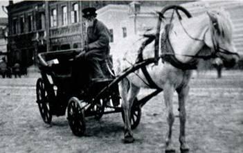 1913 Автомобили такси в городах пришли на смену извозчичьим пролеткам - фото 2