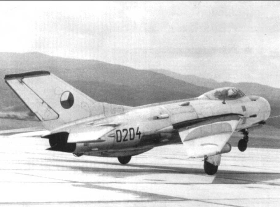 МиГ19 был первым в мире серийным сверхзвуковым истребителем Он имел высокую - фото 16