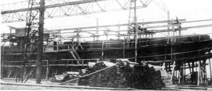 Подводные лодки Леопард на стапеле в 1916 г вверху Буревестник во - фото 106