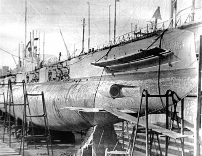 Нерпа в доке Подводные лодки Нерпа вверху и Морж в 1916 г после - фото 126