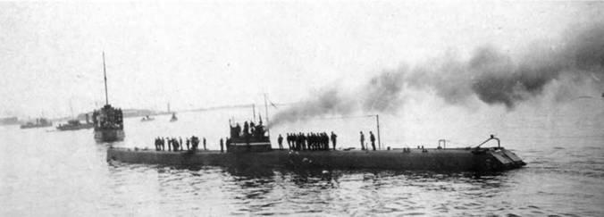 Подводные лодки Ерш вверху и Змея уходят на испытания 1917 г На - фото 132