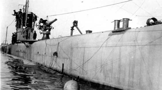 Подводная лодка Пролетарий Пантера в Неве на параде справа L55 - фото 160