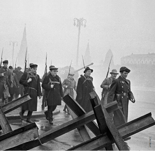 Ополченцы уходят на защиту Москвы Ноябрь 1941 г Разгром немецкофашистских - фото 27