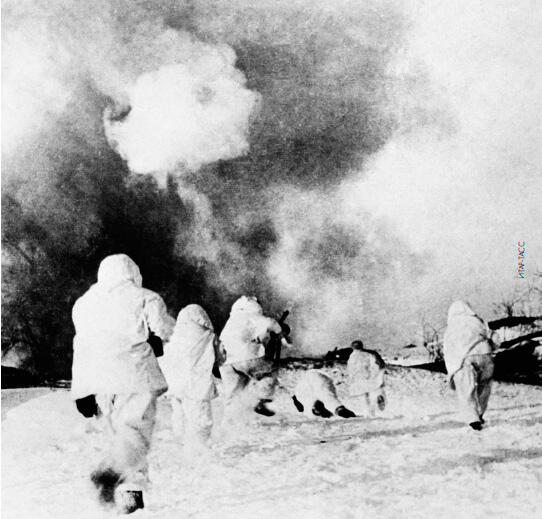 Разгром немецкофашистских войск под Москвой Бойцы 5й армии идут в - фото 29