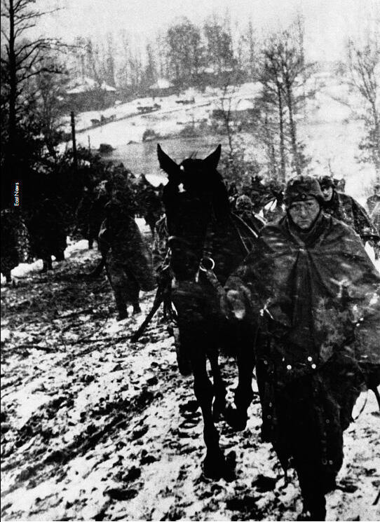 Немецкие войска на Восточном фронте Зима 1941 г Экипаж покидает Lexington - фото 30