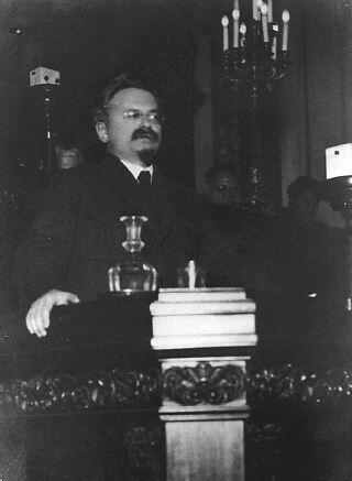 ЛД Троцкий 1921 г ВИ Ленин и ИВ Сталин в Горках Август начало - фото 4