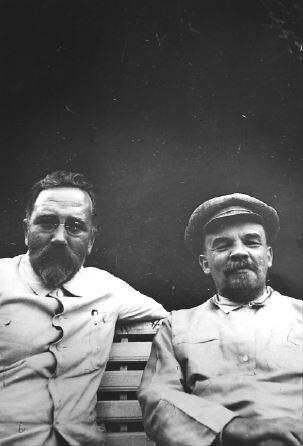 ВИ Ленин и ЛБ Каменев в Горках Август начало сентября 1922 г ЛБ - фото 6