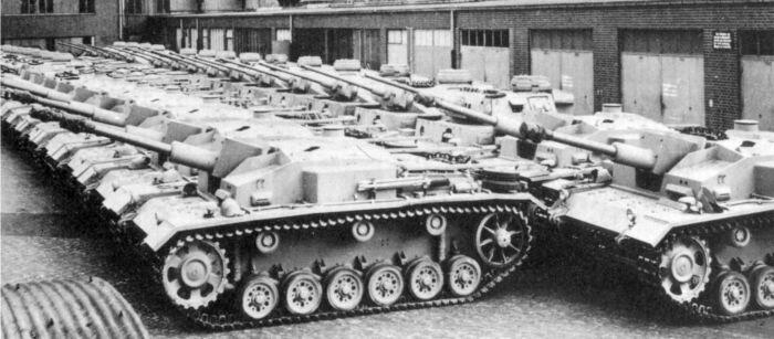 САУ StuGIII с 75мм 43калиберным орудием и танки PzIII с 50мм 60калиберным - фото 3