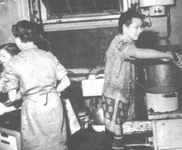 Поппи Кирк в столовой Белого дома во время Второй мировой войны Мерседес жила - фото 20