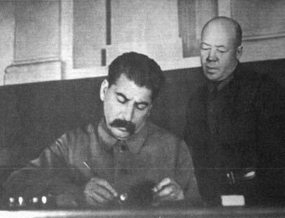 И Сталин и А Поскребышев на XVII съезде ВКПб 1934 Александр Поскребышев - фото 25