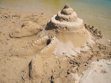 Рис 12 Песочный замок на пляже В начале XX века Герберт Уэллс в рассказе - фото 2