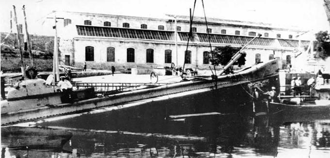 Подводная лодка Камбала в доке после аварии 1909 г - фото 154