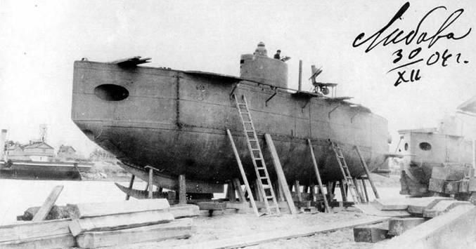 Подводная лодка Осетрв Либаве во время сборки вверху и во Владивостоке два - фото 157