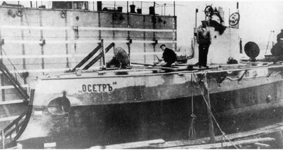 Подводная лодка Осетрв Либаве во время сборки вверху и во Владивостоке два - фото 159