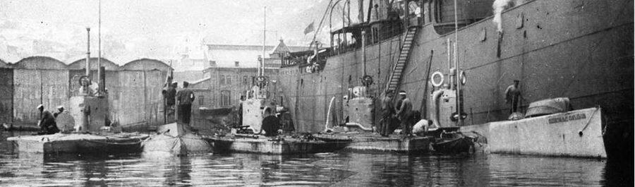 У борта плавбазы 1910е гг 16 июня Дельфин затонул у завода причем - фото 164