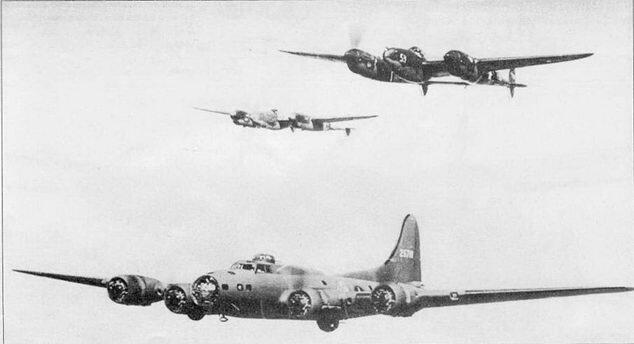 Пара Р38Е из 54й эскадрильи сопровождает В17 из 36й бомбардировочной - фото 52