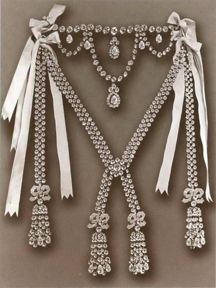 Бриллиантовое ожерелье созданное ювелирами Бемером и Бассанжем Наказание - фото 36