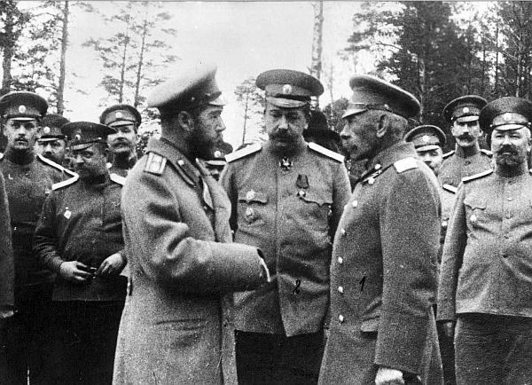 Царь Николай II на фронте с высшим офицерским составом На фронтах Первой - фото 18