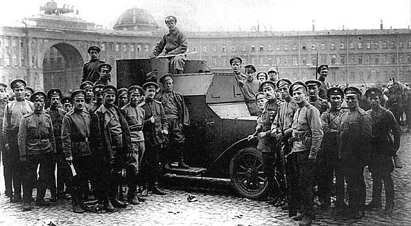 В 1917 г броневик в Петрограде был самым популярным средством передвижения - фото 25