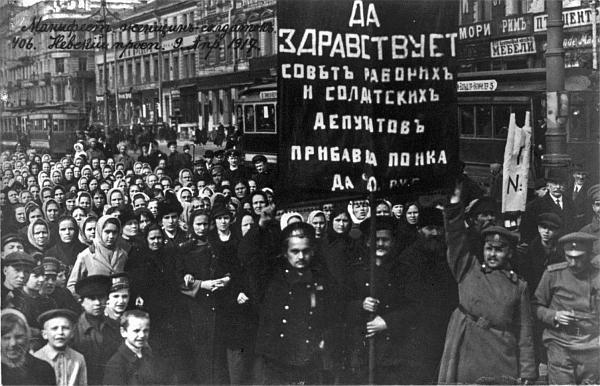 Манифестация женщинсолдаток 9 апреля 1917 г на Невском проспекте в Петрограде - фото 29
