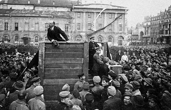 Ораторские способности Ленина на трибуне и Троцкого второй сверху на - фото 33