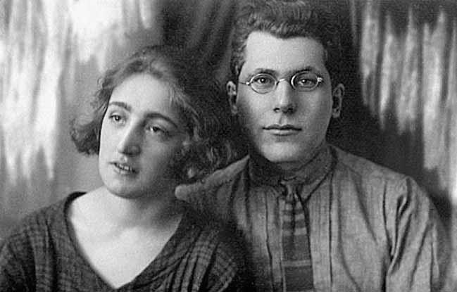 Толя Рутенберг и его жена Молли Толя Рутенберг Молли и их ребенок ОН - фото 47