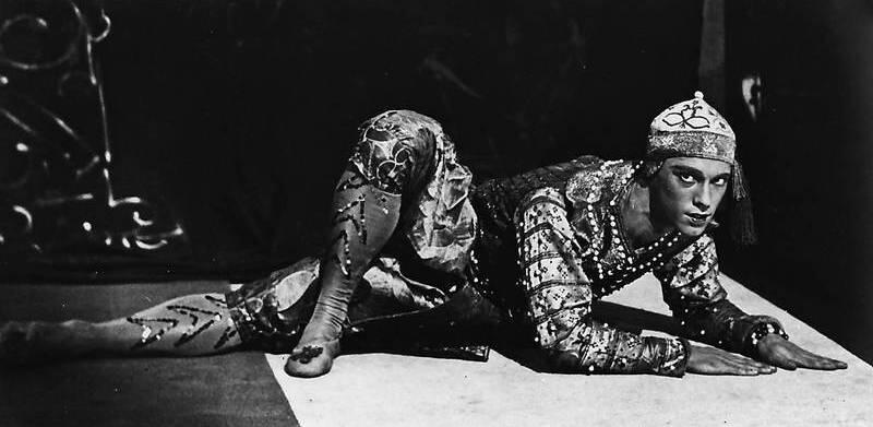 Вацлав Нижинский в Сиамском танце на музыку Глазунова В течение 1914 года - фото 6