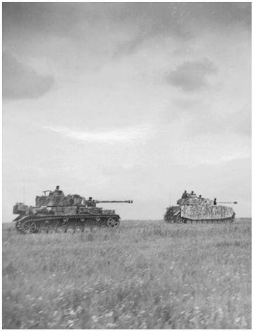 Tanks models PzKpfw IV Ausf G and H from the 5th PanzerRegiment in the - фото 4