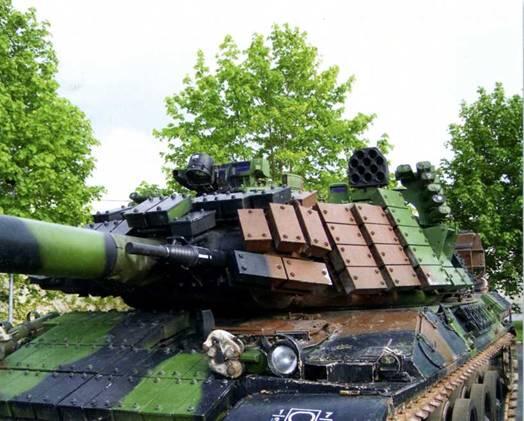 Крупный план танка АМХ30В2 оснащенного навесной ДЗ Башня Т105 литая с - фото 6