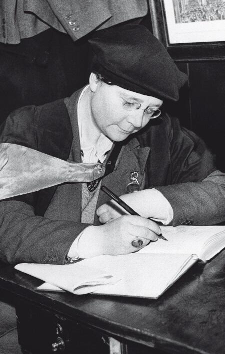 Между 1923 и 1928 годом она опубликовала четыре романа и двенадцать рассказов - фото 12