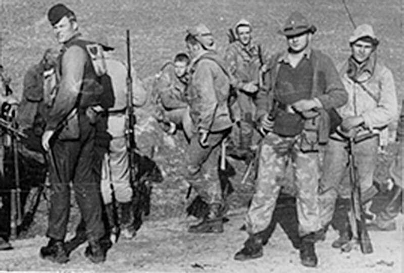 Крайний слева наш морпех командир второго батальона капитан Тищенко Зима - фото 38