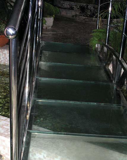 Рис 14Готовая стеклянная лестница Также важны конструктивные особенности - фото 8
