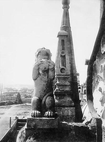 Скульптуры льва и павлина на Спасской башне Фото 191820 гг К сожалению они - фото 5