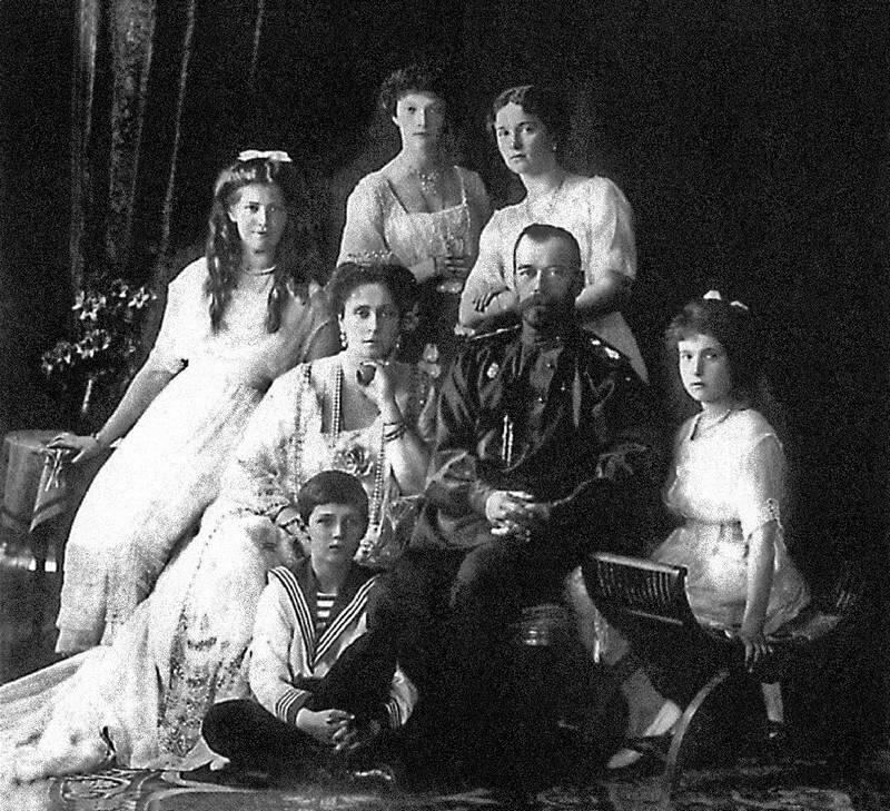 Николай II и императрица Александра Федоровна с детьми Слева направо Мария - фото 25