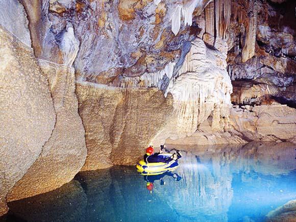 Длина пещеры в настоящее время освоена на протяжении 500 метров По всей длине - фото 12